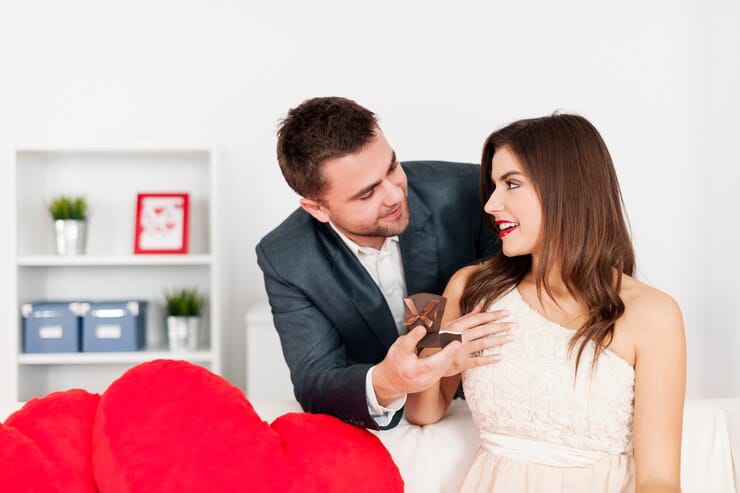 नवविवाहितांसाठी शारीरिक संबंधाचे मार्गदर्शन – Intimacy Tips in Marathi