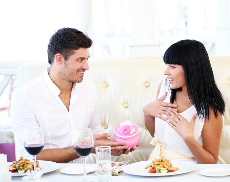 नवविवाहितांसाठी शारीरिक संबंधाचे मार्गदर्शन – Intimacy Tips in Marathi